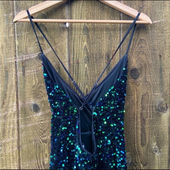 Green Iridescent Sequin Velvet Backless Maxi Dress 🌿 - Picture 8 of 12